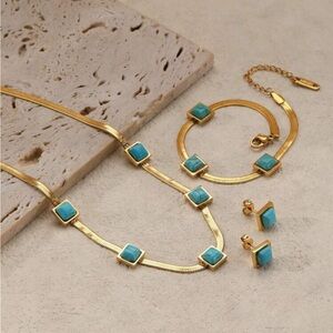 Chic Gold Bracelet blue stone A1613